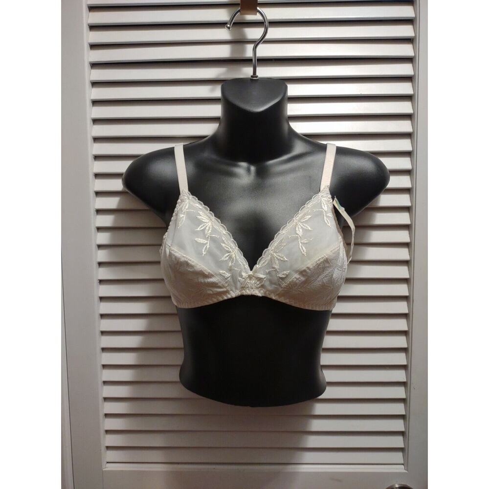 Vintage Partners Intimates White Lace Wireless Full Coverage Floral Bra Size 34B